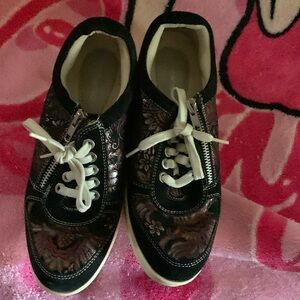 Heel sneakers